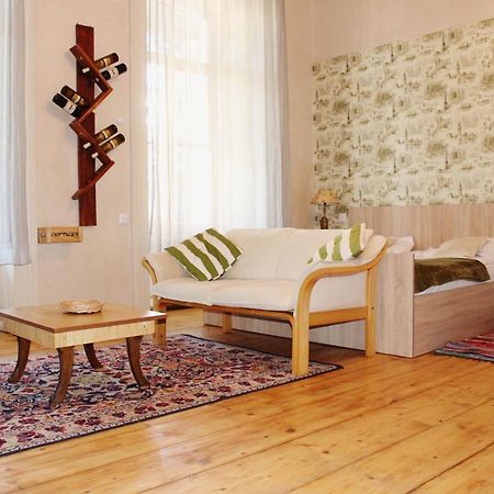 Solo Room Apartment Tbilisi Bagian luar foto