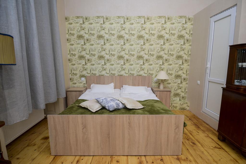 Solo Room Apartment Tbilisi Bagian luar foto