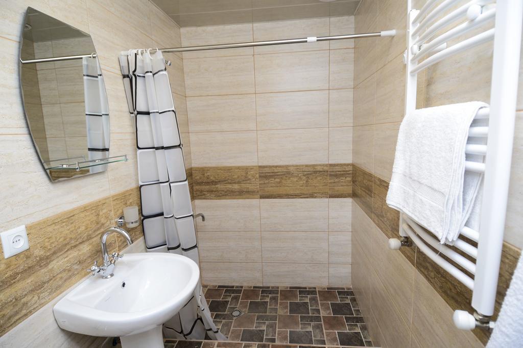Solo Room Apartment Tbilisi Bagian luar foto