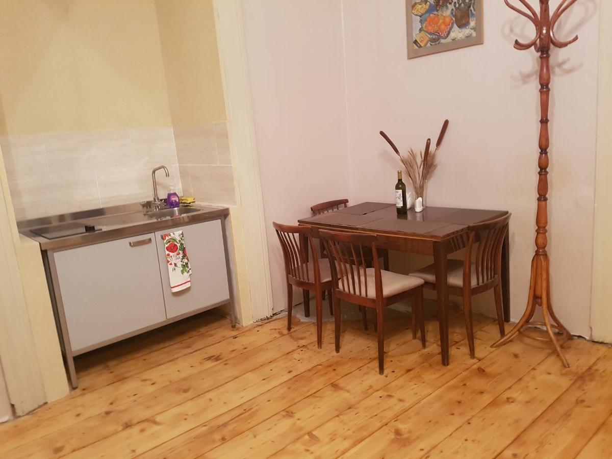 Solo Room Apartment Tbilisi Bagian luar foto